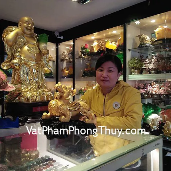 Chị Loan- khách hàng mua tượng tỳ hưu sa kim vảy rồng C045A