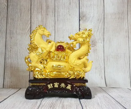 Song đế ngựa rồng kim sa vàng bên bồn tụ bảo vàng hồng ngọc đế gỗ - Tài Phú Cùng Nghinh LN130