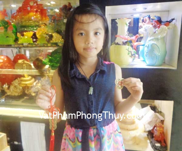 Mẹ con Chị Vân - khách hàng mua Ve ngọc Phỉ thúy A+ S6315, Xâu tiền 3 xu CC1137, Tiền xu Càn long nhỏ CC2008, Xâu hồ lô nhỏ CC2020