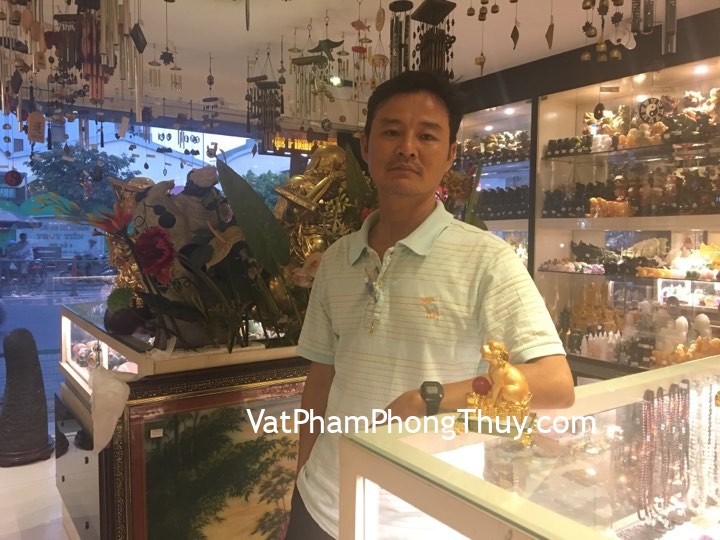 Anh Khoan - khách hàng mua tượng chó vàng ôm châu đỏ H410G